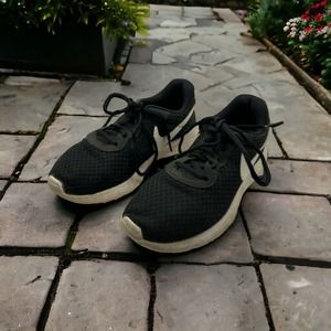 Nike Womens Tanjun Sneakers Sz 6.5 Black Athletic Running Shoes Mesh Lightweight